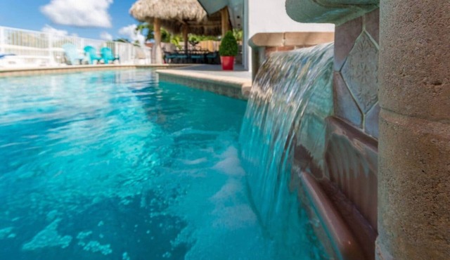 Waterfront Home w/pool, hottub and TikiHut