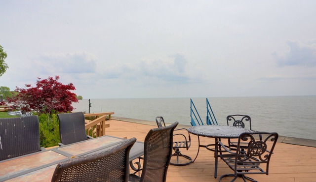 Waterfront Luna Pier Home 14 Mi to Downtown Toledo