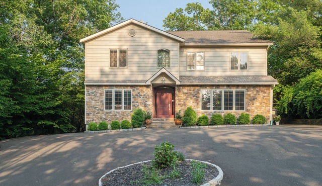 Waterfront Luxe: Kayak & SUP From Private Dock, Pong & Air Hockey, Near Hudson