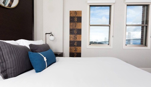 Waterfront Queen Room w/Free Breakfast & Bay View | 1 Mile to Oracle Park