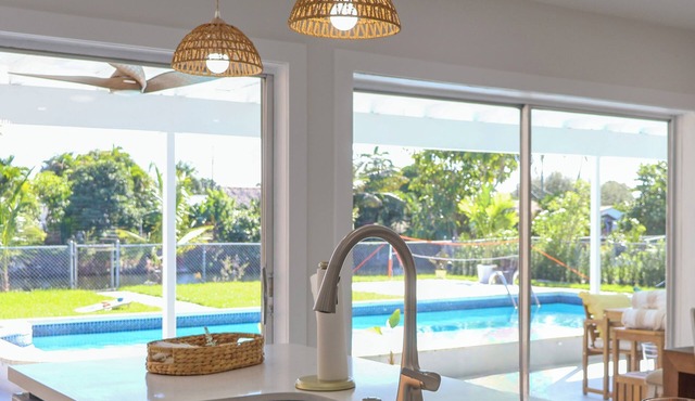 Waterfront Retreat + Heated Pool + Sand Court