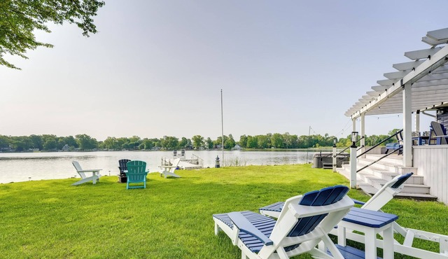 Waterfront Retreat, 10 Mi to Dtwn Shipshewana