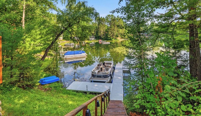 Waterfront Vacation with optional pontoon rental. Relax in the great up north!