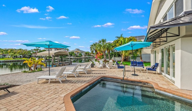 Waterfront w/Putting Green, Heated Pool, Dock -Manatee Cove