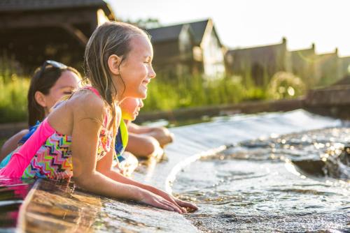 WaterMill Cove Resort LAKEFRONT Cabin 2 mi to Silver Dollar City Pools Mini Golf