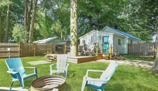 Weekday Specials! A Peaceful Getaway- Dog Friendly