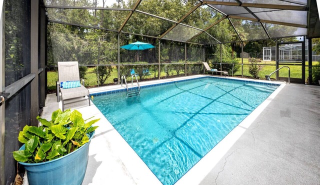 Weeki Wachee House - Private Pool & Nearby to Nature Preserves