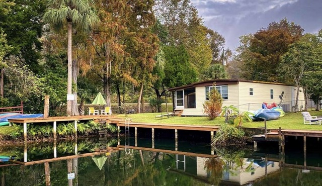 Weeki Wachee River Canal home Pet Friendly Includes kayaks