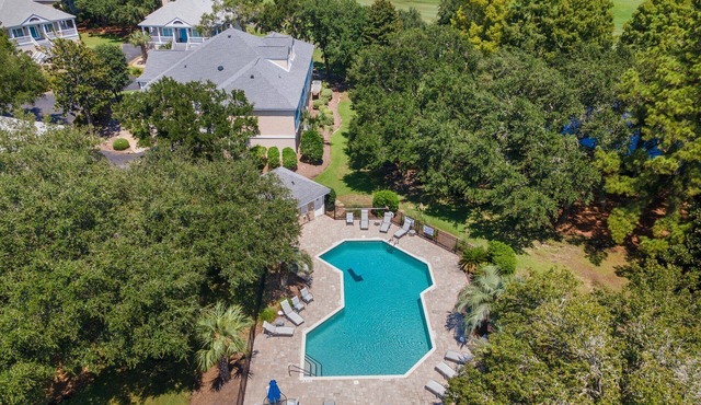 Welcome to Good Trouble villa with Pool,3 bedroom, on golf course.