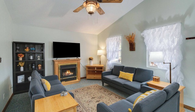 Welcome to “Relaxing on the Cumberland” – Your Perfect Cozy Escape