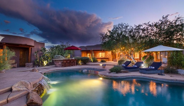 Westland by AvantStay Desert Oasis w Mountain View Pool Basketball Court