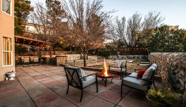Westside Villa, 3bd 2bth, Beautiful yard, Home Gym