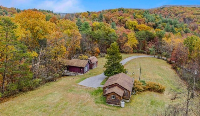 Whispering Hills - Private Couples Retreat | Pet-Friendly | Wifi | Fire Pit