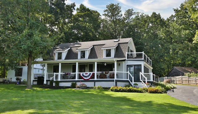Whole House, Scenic Post and Beam Home Overlooking Canandaigua Lake! Sleeps 10