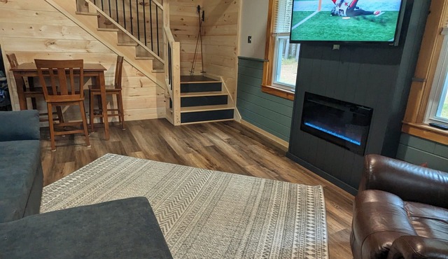 Wilderness Retreat 3-bedroom cabin in Eustis, Maine