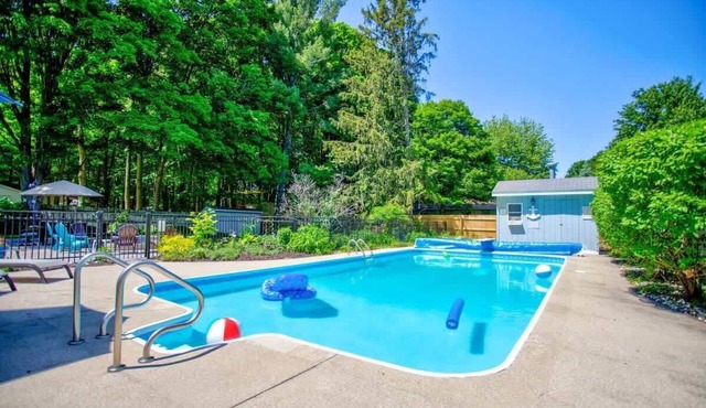 Woodcliff Cottage | Pool | Bonfire | Coffee Bar