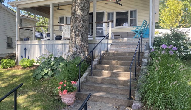Year Round, Updated, Lake Front Home on Beautiful All-Sport Webster Lake.