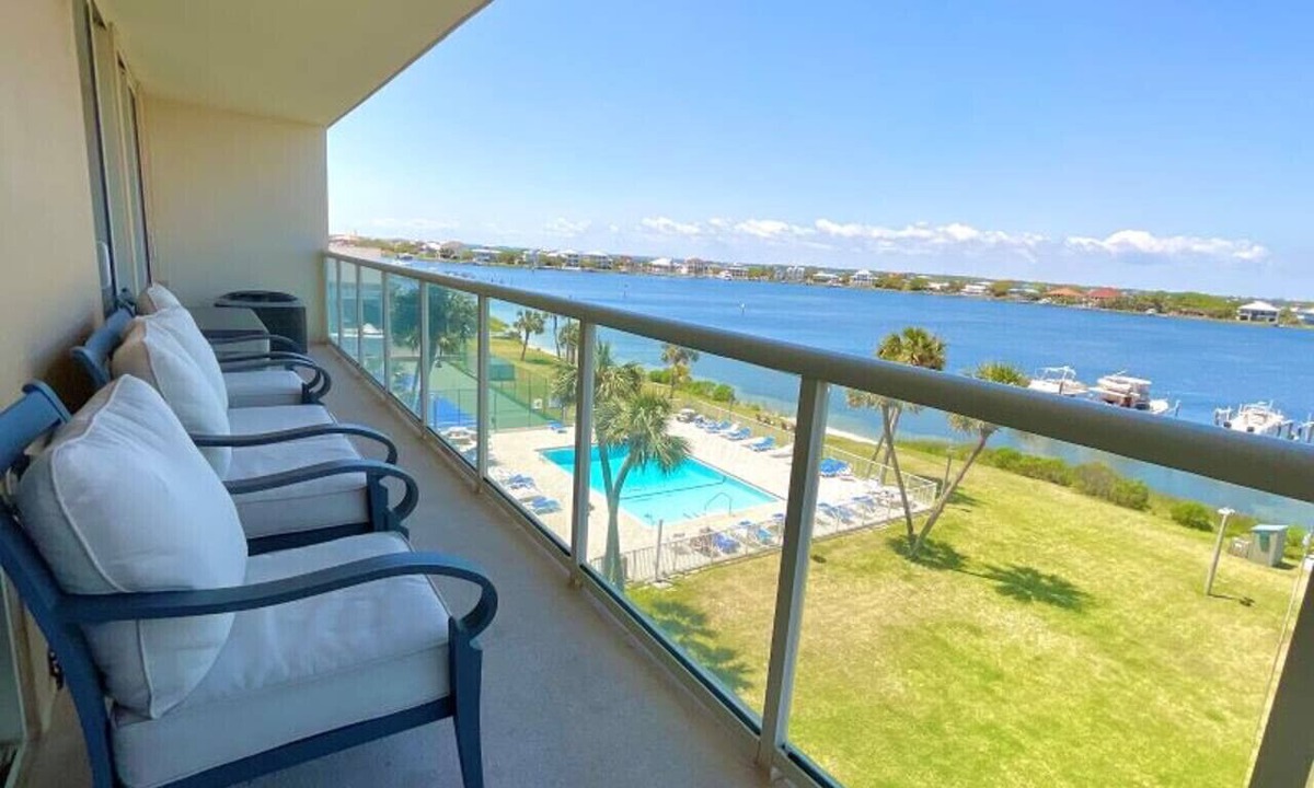 Villa Sabine Condo | Sabine 4D Waterfront Condo Sleeps 6, Corner Unit - Pool