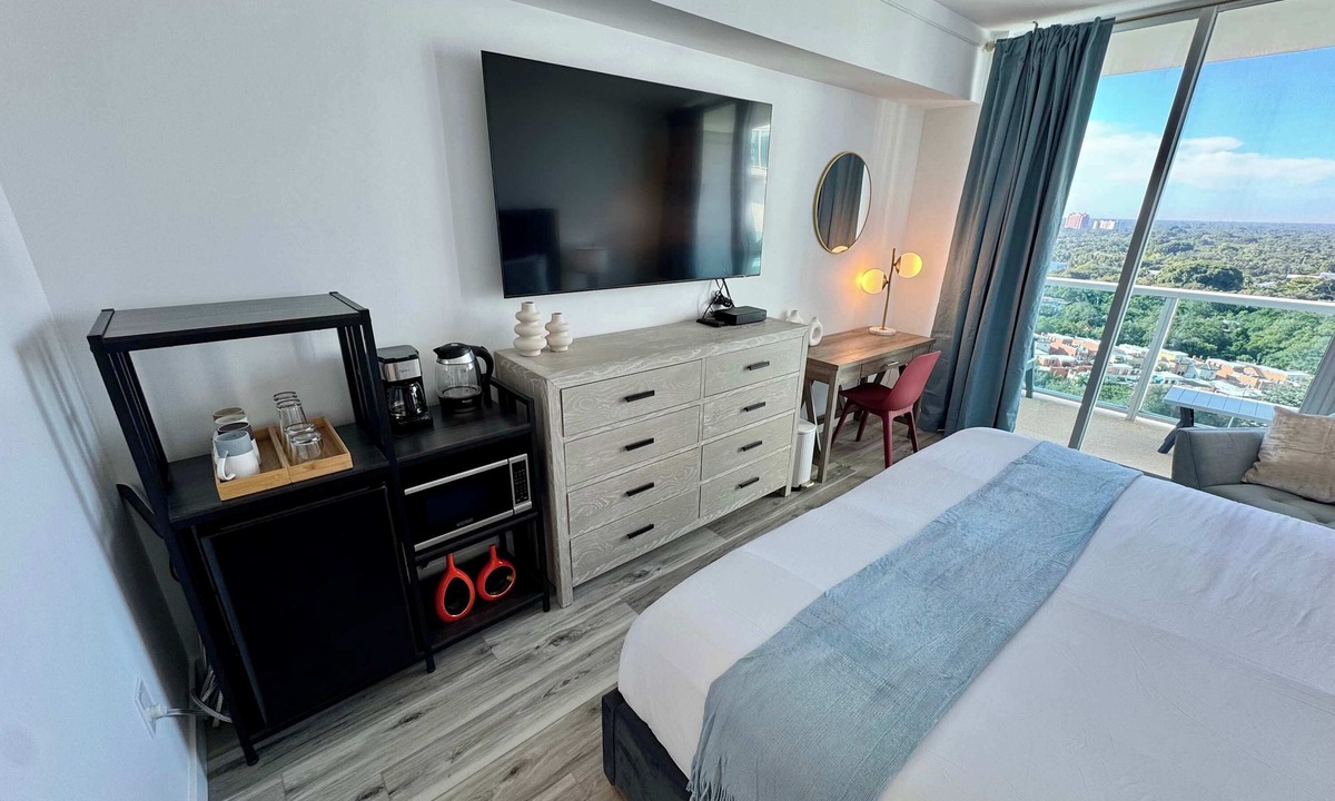 Coconut Grove Condo | Balcony Ocean Views | Pool, Gym, Wi-Fi & Parking