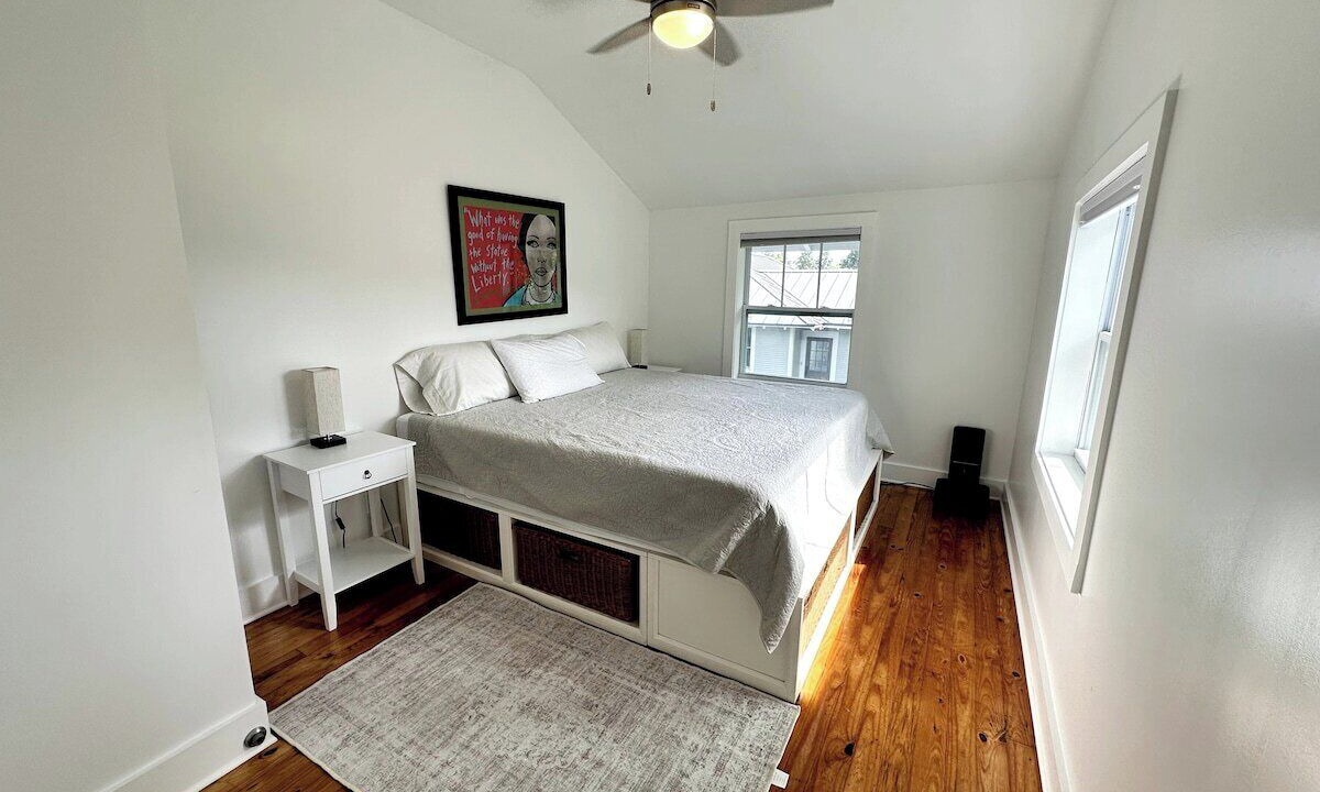 East Hill Apartment | The Palace Summary: T