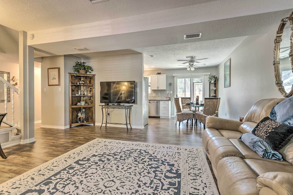 Photo of Livingroom in East Pensacola Heights