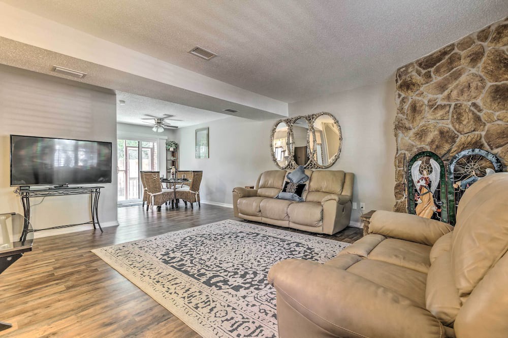 Photo of Livingroom in East Pensacola Heights