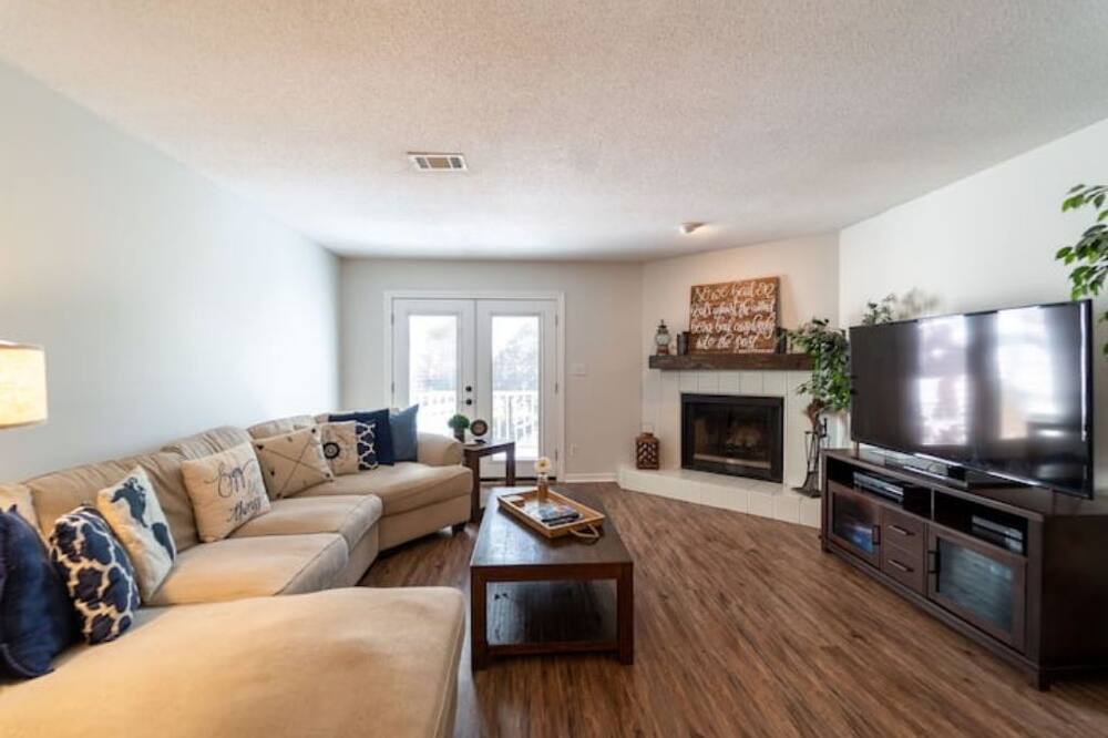 Photo of Livingroom in Ferry Pass