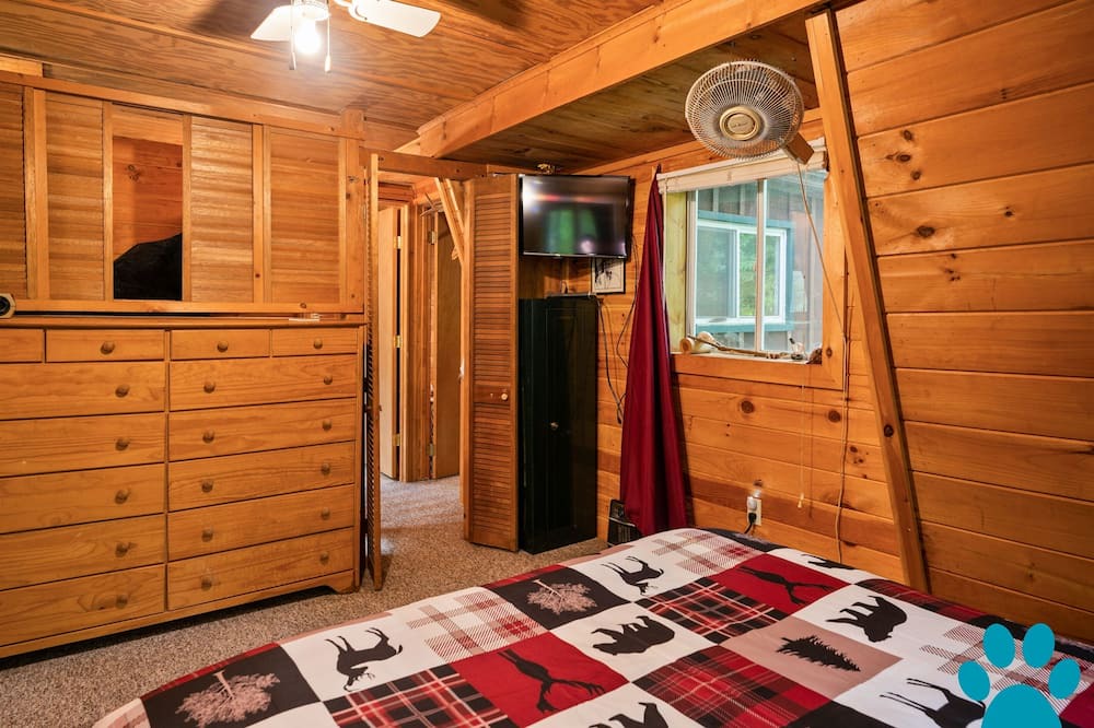 Photo of Bedroom in Scottsburg