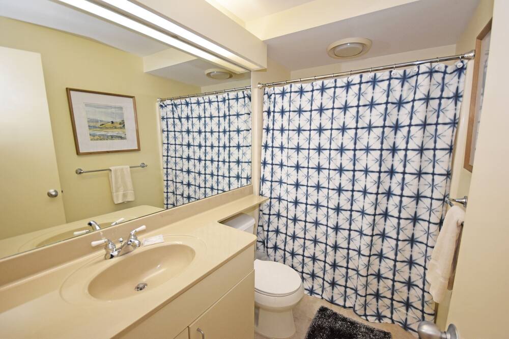 Photo of Bathroom in Glen Arbor