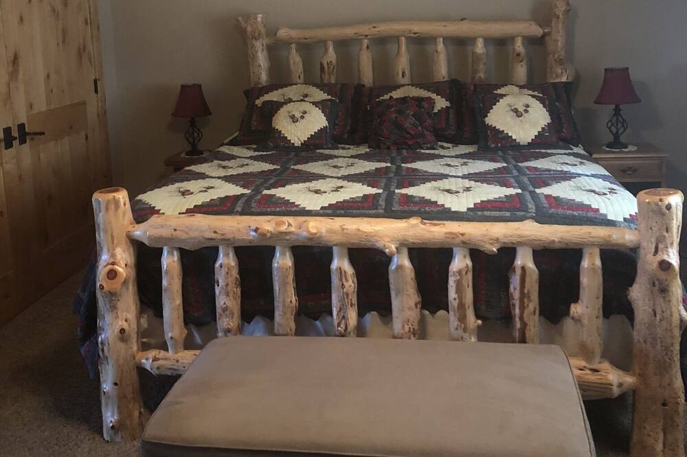 Photo of Bedroom in Crooked River Ranch