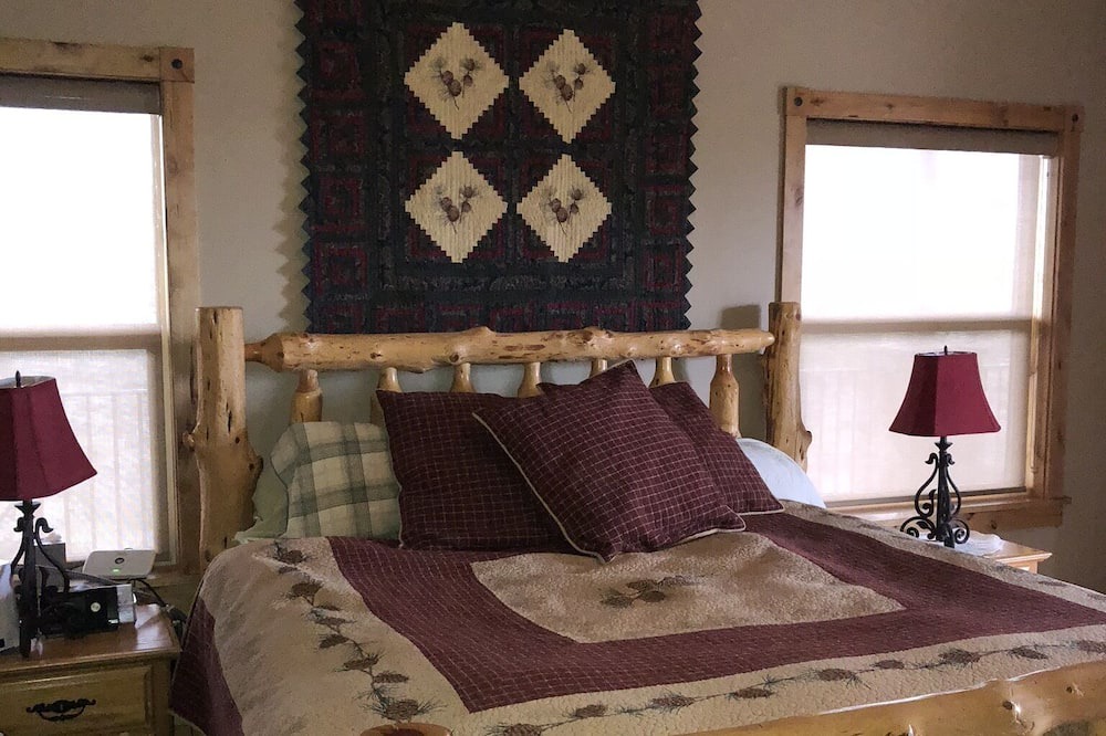 Photo of Bedroom in Crooked River Ranch