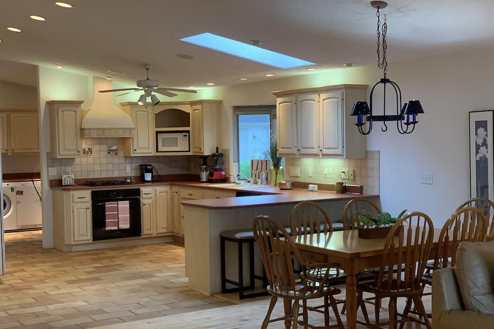 Photo of Kitchen in White Pigeon