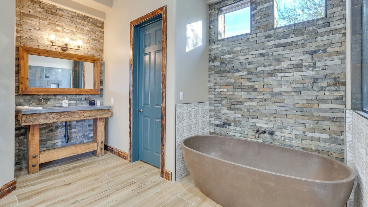 Photo of Bathroom in Black Mountain Shadows