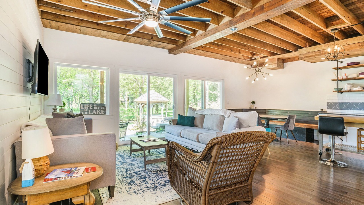 Photo of Livingroom in Glenn Haven Shores