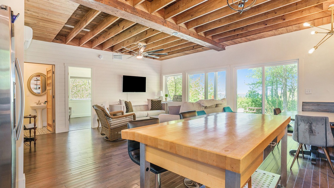 Photo of Livingroom in Glenn Haven Shores