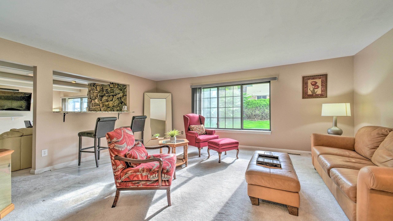 Photo of Livingroom in West Bloomfield