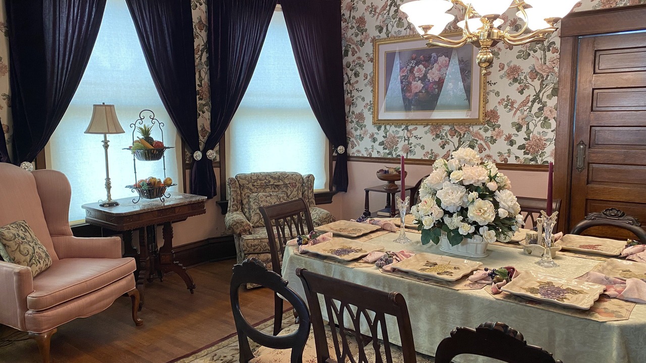 Photo of Bedroom in Carlinville
