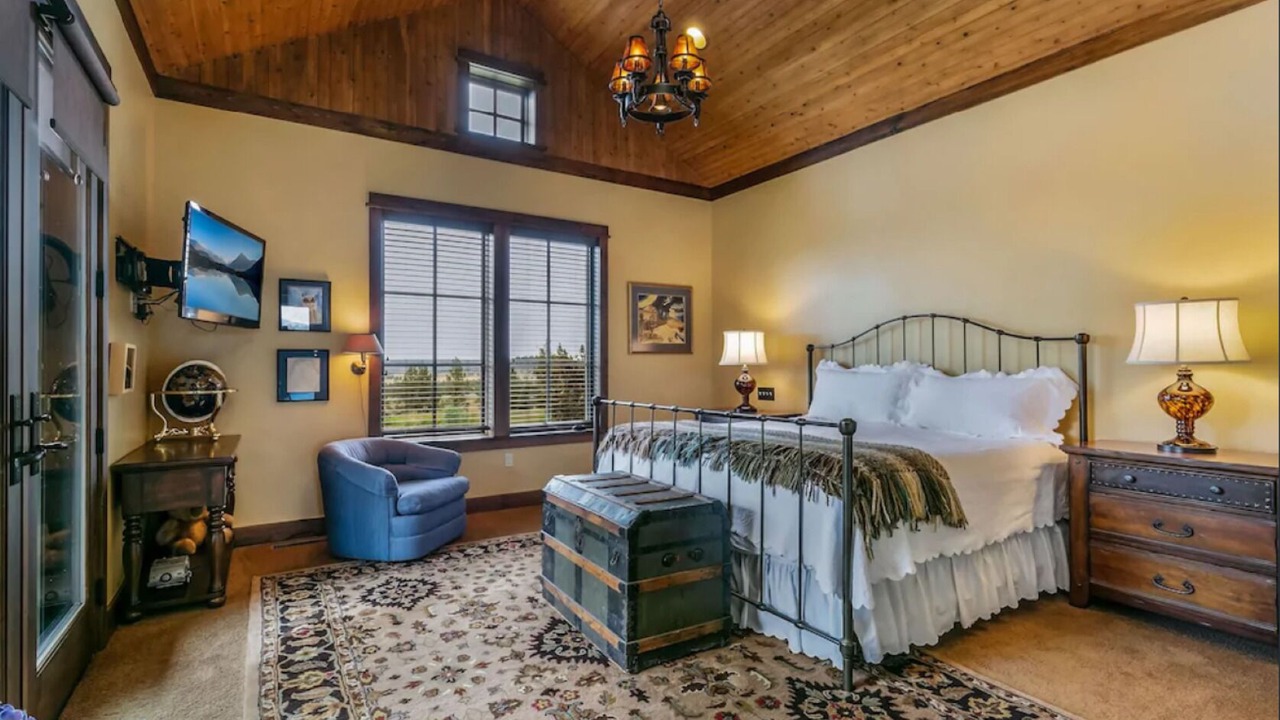 Photo of Bedroom in Crooked River Ranch