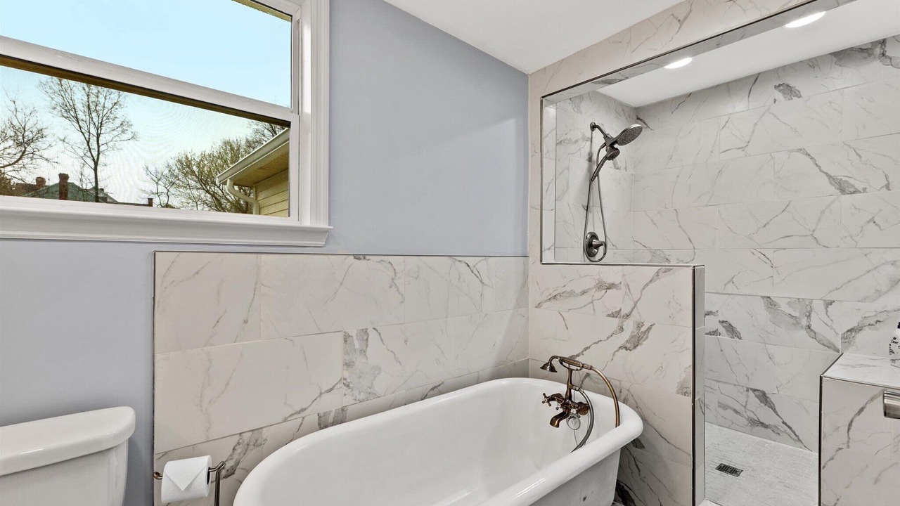 Photo of Bathroom in Lawrenceburg