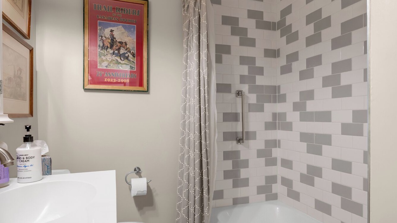 Photo of Bathroom in Fairway