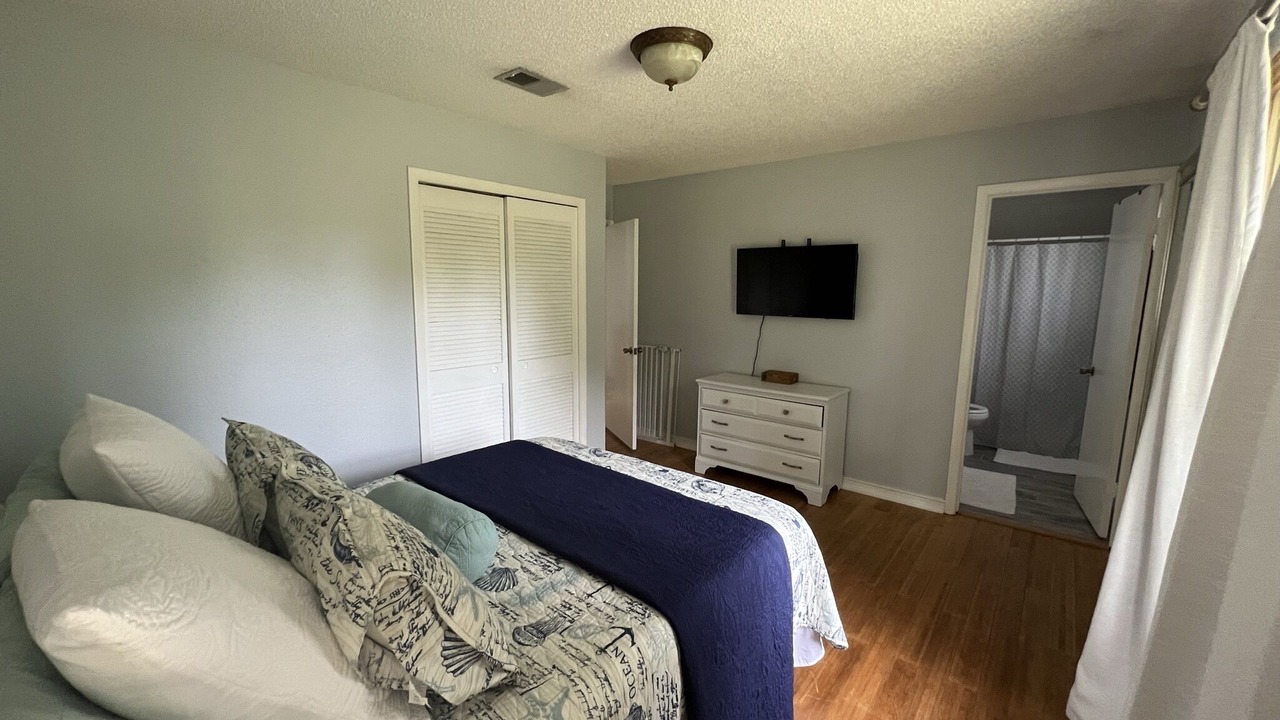 Photo of Bedroom in Sanders Beach
