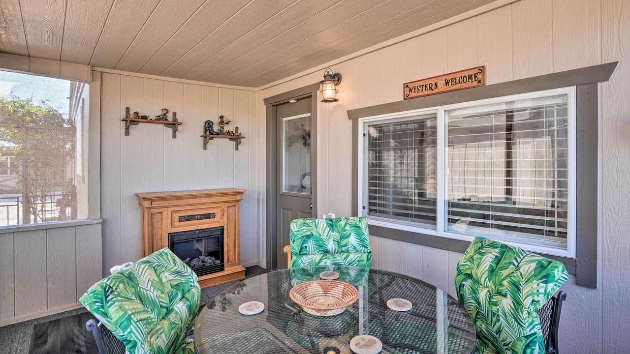 Photo of Livingroom in Desert Hills