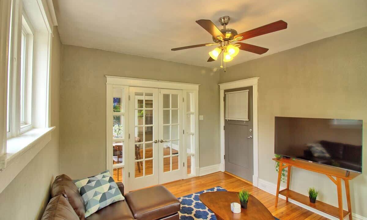 Photo of Livingroom in Tower Grove East