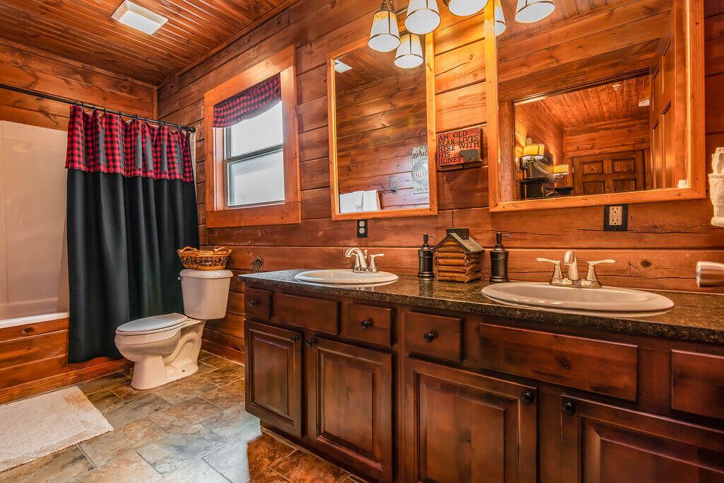Photo of Bathroom in Branson Cedars