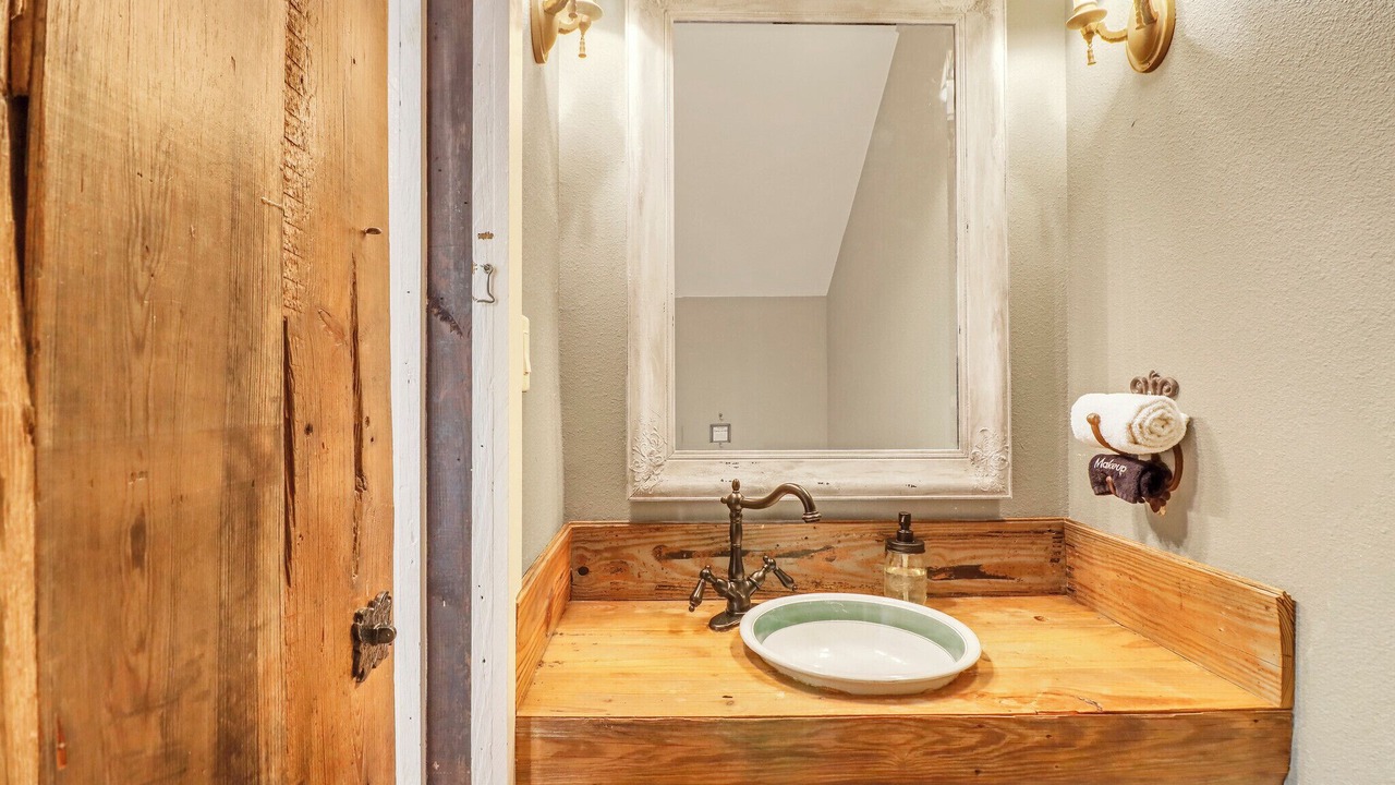 Photo of Bathroom in Canyon Lake