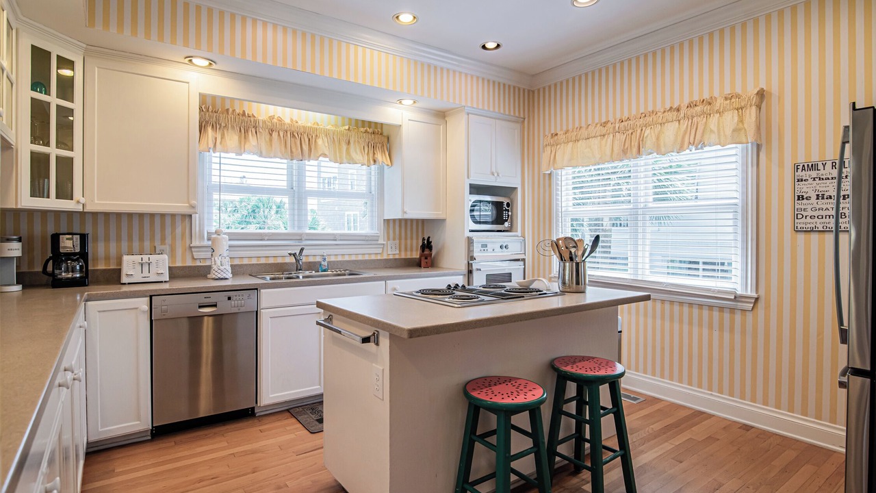 Photo of Kitchen in Debordieu Colony