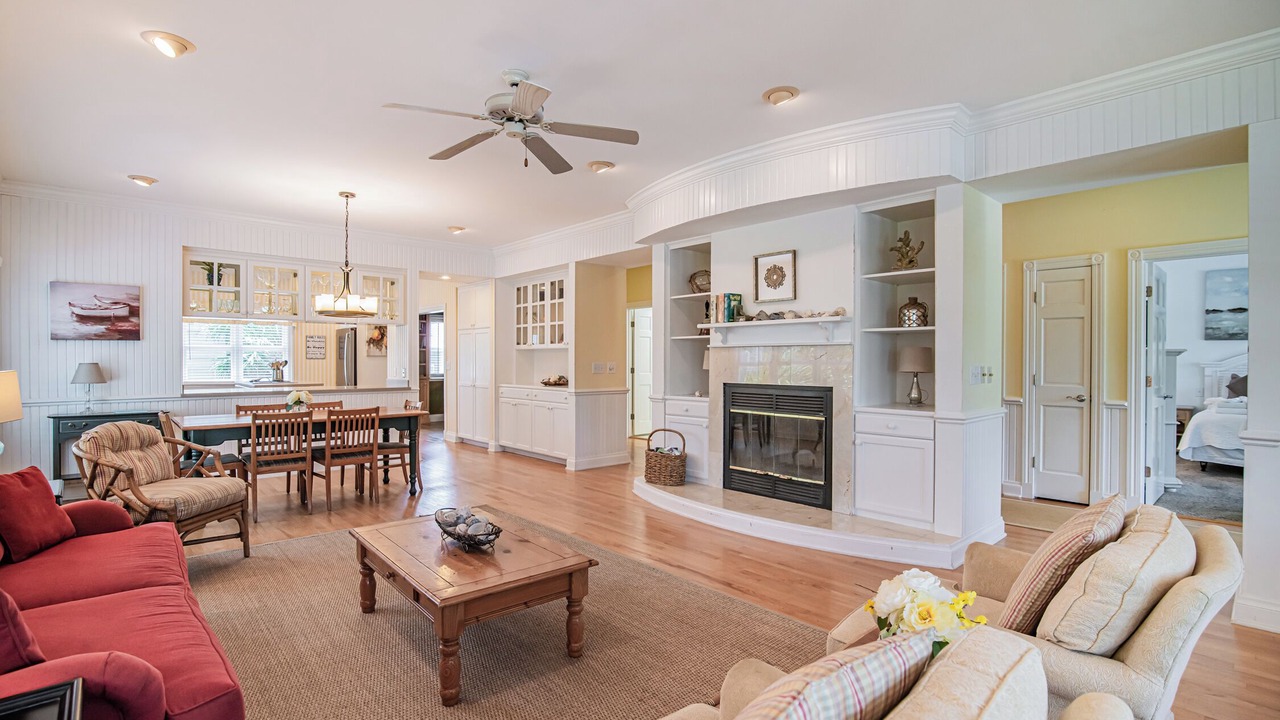 Photo of Livingroom in Debordieu Colony