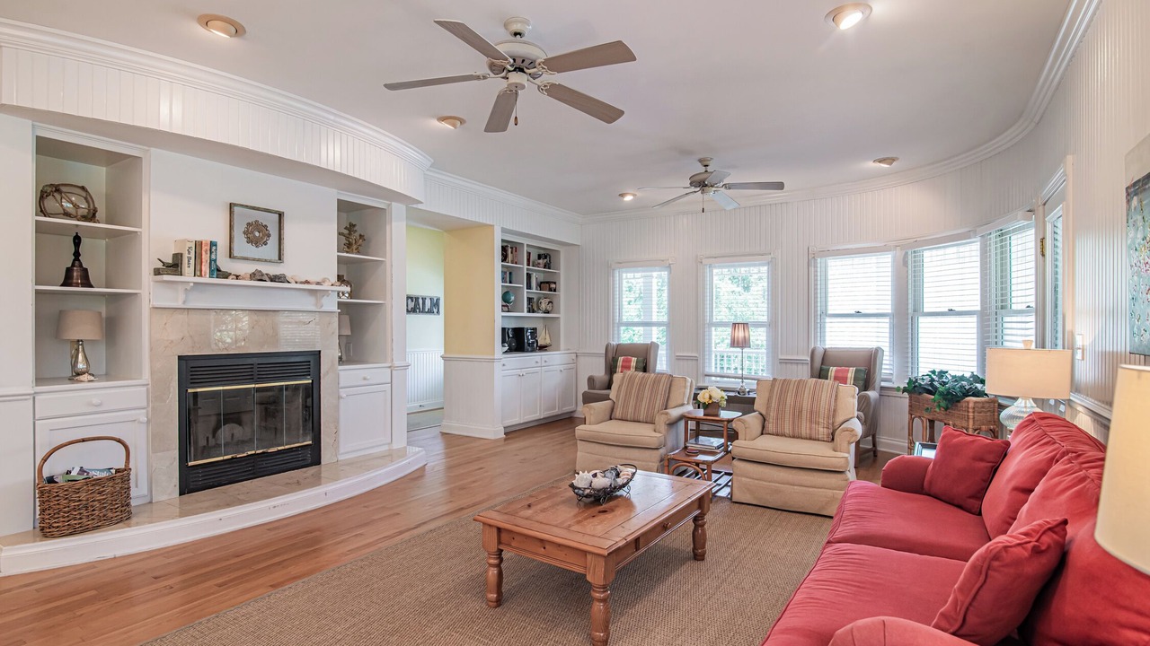 Photo of Livingroom in Debordieu Colony