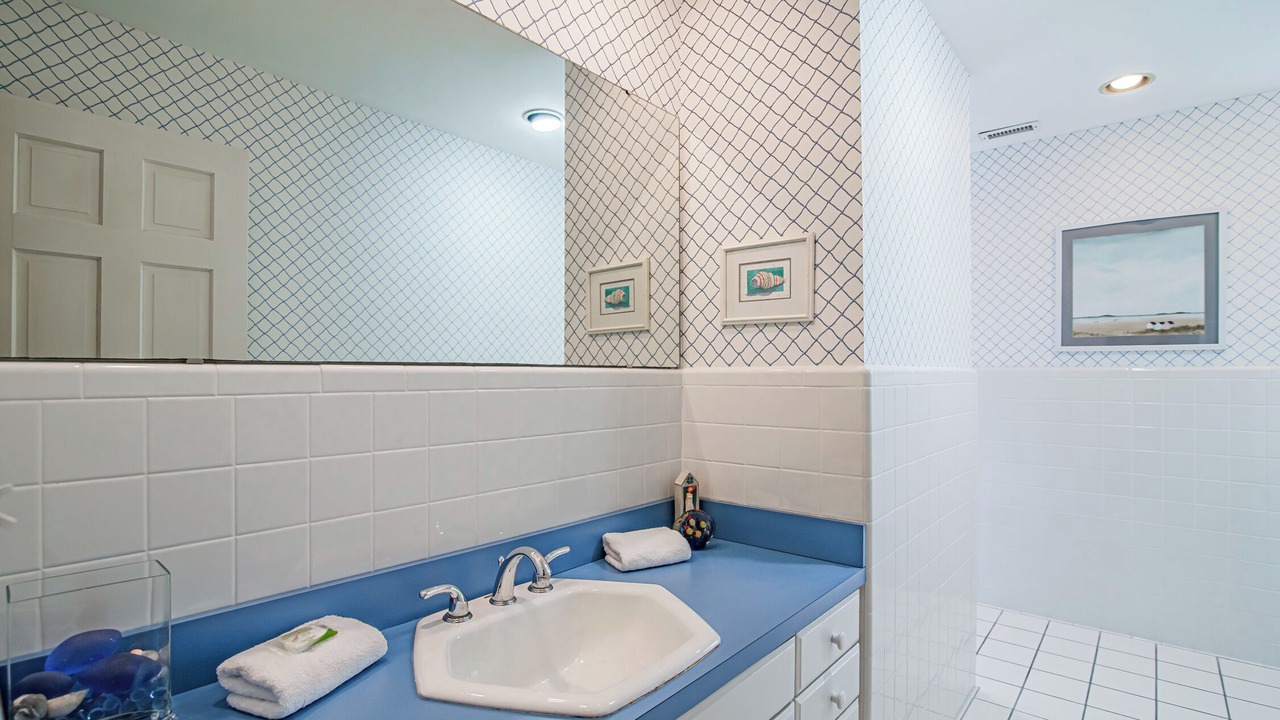 Photo of Bathroom in Debordieu Colony