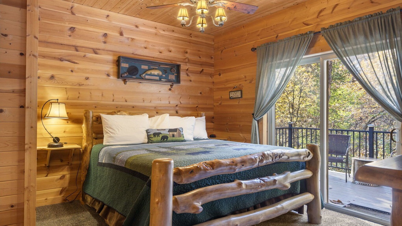 Photo of Bedroom in Branson Cedars